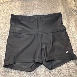 XERSION BLACK MINI BIKER SHORTS WITH MID-RISE POCKET